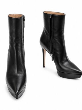 Gianvito Rossi Black Leather Pointed Stiletto Ankle Boots